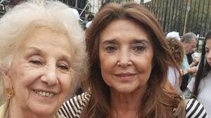 La abogada Marisa Graham, junto a Estela de Carlotto, imagen de la nota "Diputados aprobó la designación de la nueva Defensora de Niños".